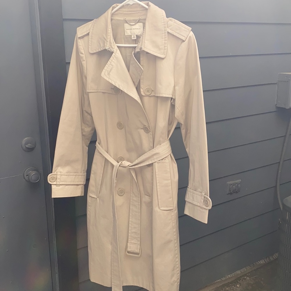 Banana Republic Trench Coat in perfect condition